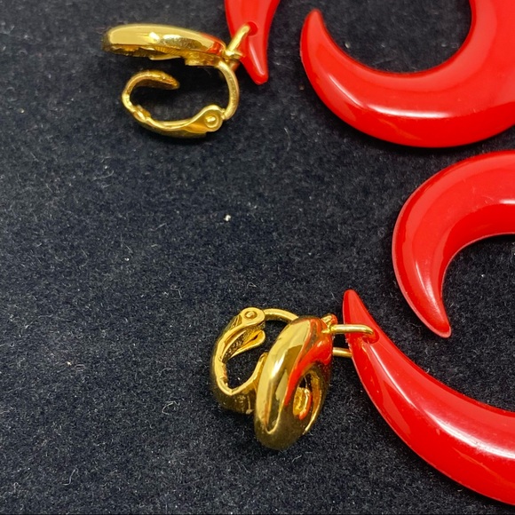 Vintage Clip On Earrings Red & Gold Swirls Funky Chunky plastic - Picture 4 of 7